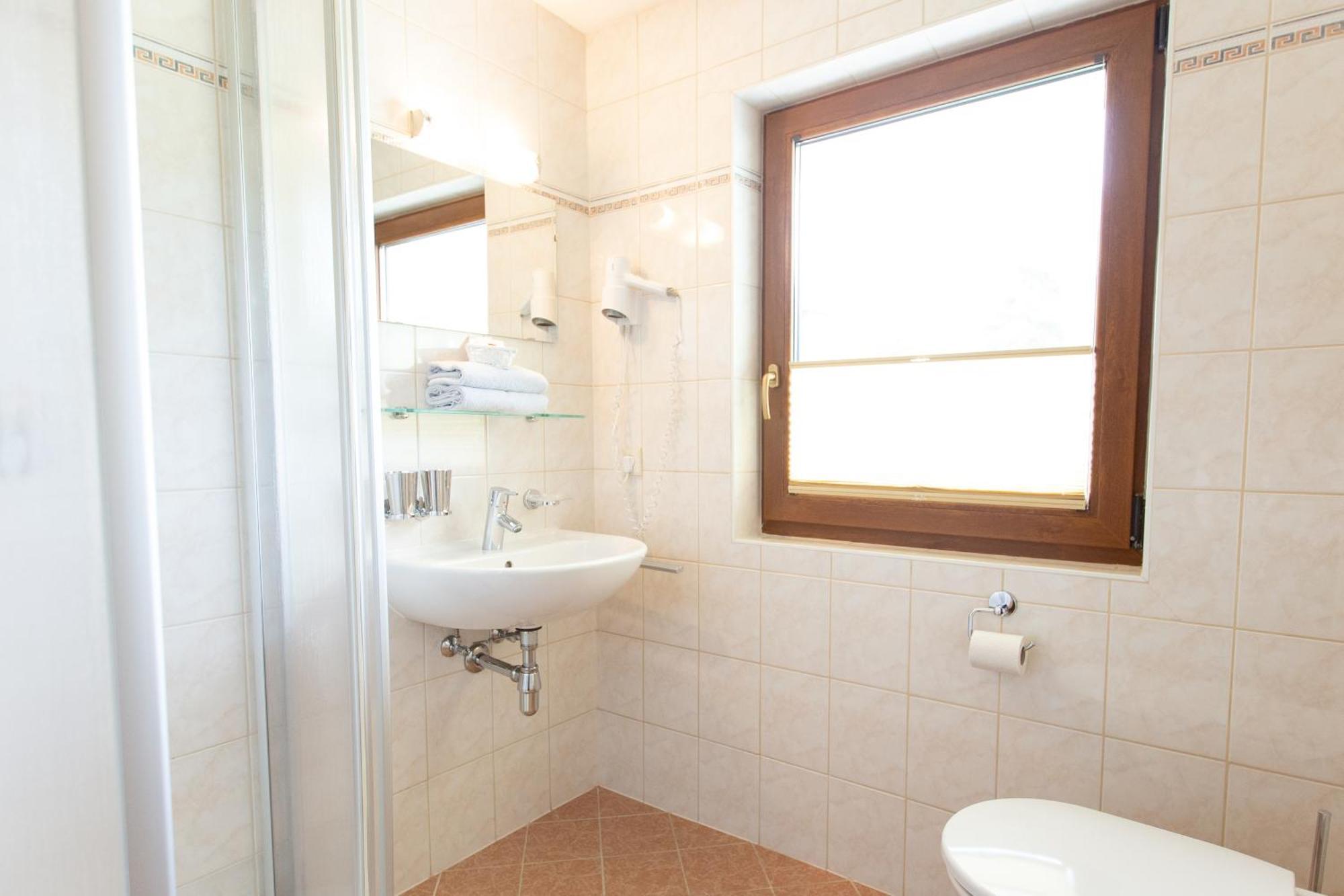 לינה וארוחת בוקר ניוסטיפט אים סטובאיטל Haus Steinbock מראה חיצוני תמונה