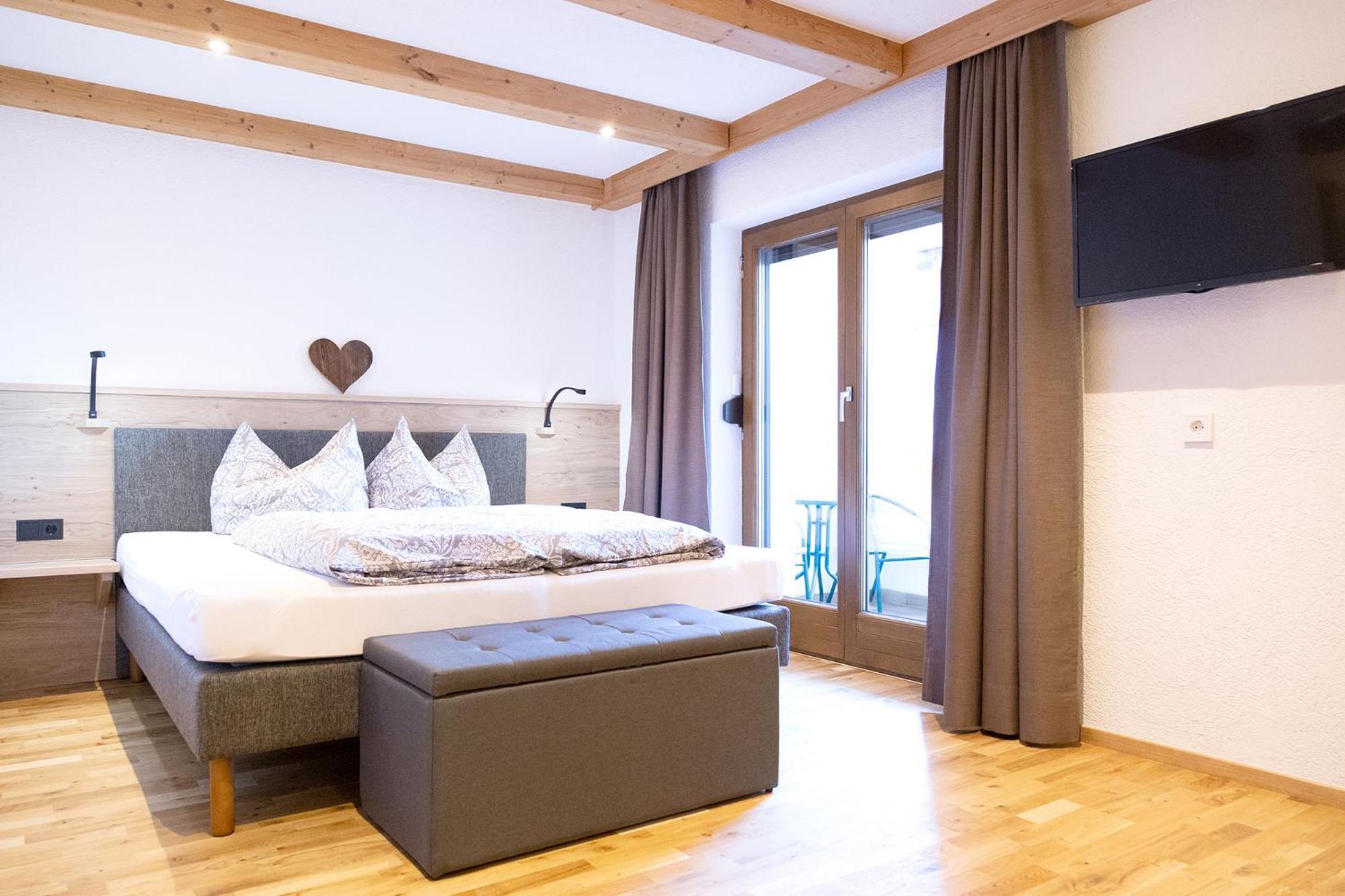 לינה וארוחת בוקר ניוסטיפט אים סטובאיטל Haus Steinbock מראה חיצוני תמונה