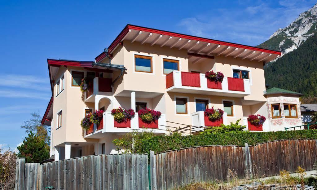 לינה וארוחת בוקר ניוסטיפט אים סטובאיטל Haus Steinbock מראה חיצוני תמונה