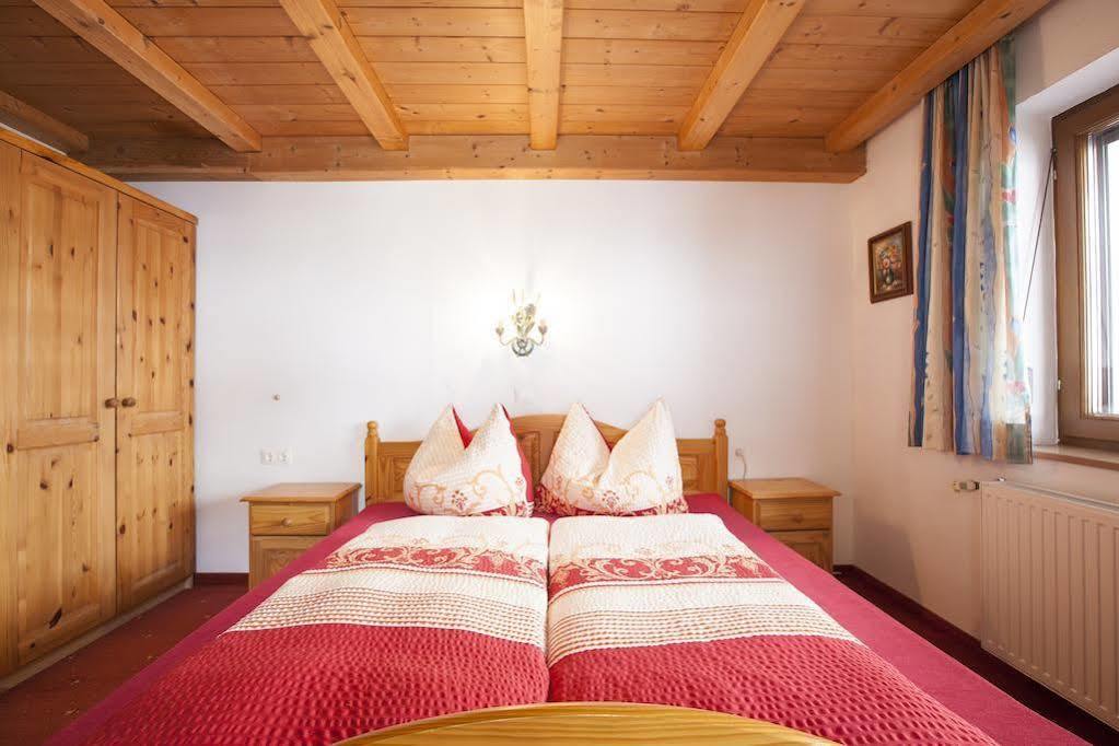 לינה וארוחת בוקר ניוסטיפט אים סטובאיטל Haus Steinbock מראה חיצוני תמונה