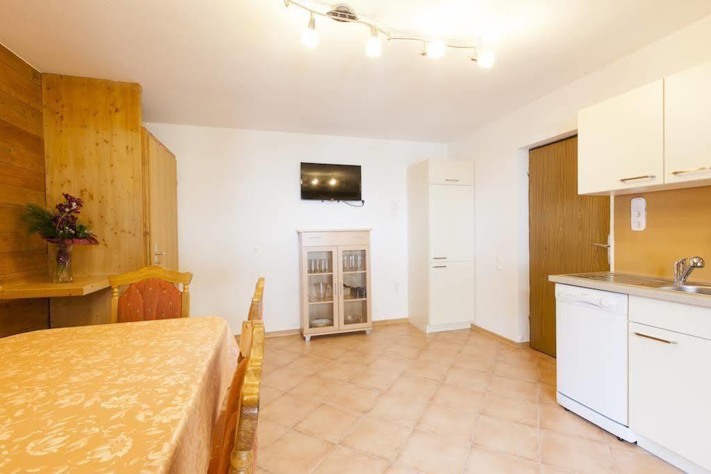 לינה וארוחת בוקר ניוסטיפט אים סטובאיטל Haus Steinbock מראה חיצוני תמונה
